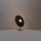 Abat-jour en verre pivoté, lumière dirigée vers le bas