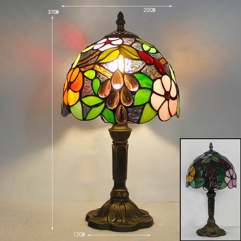 Lampe Tiffany éteinte montrant les détails du verre