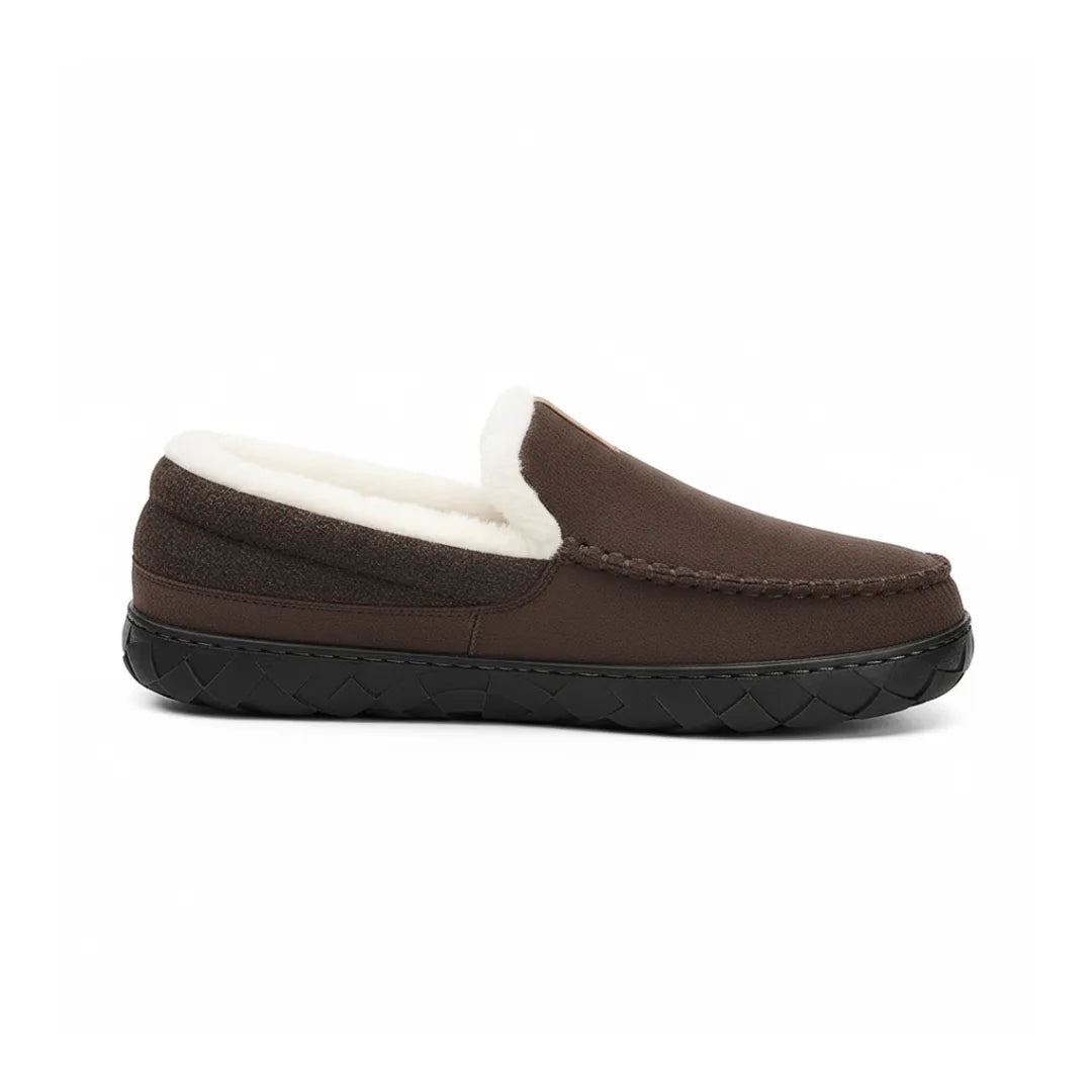 Vue latérale des mocassins en velours avec doublure chaude