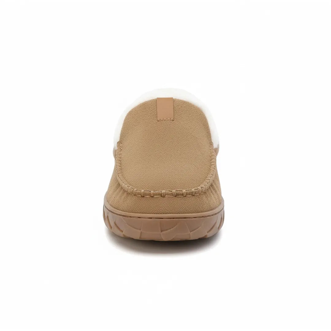 Détail de la couture des mocassins en velours