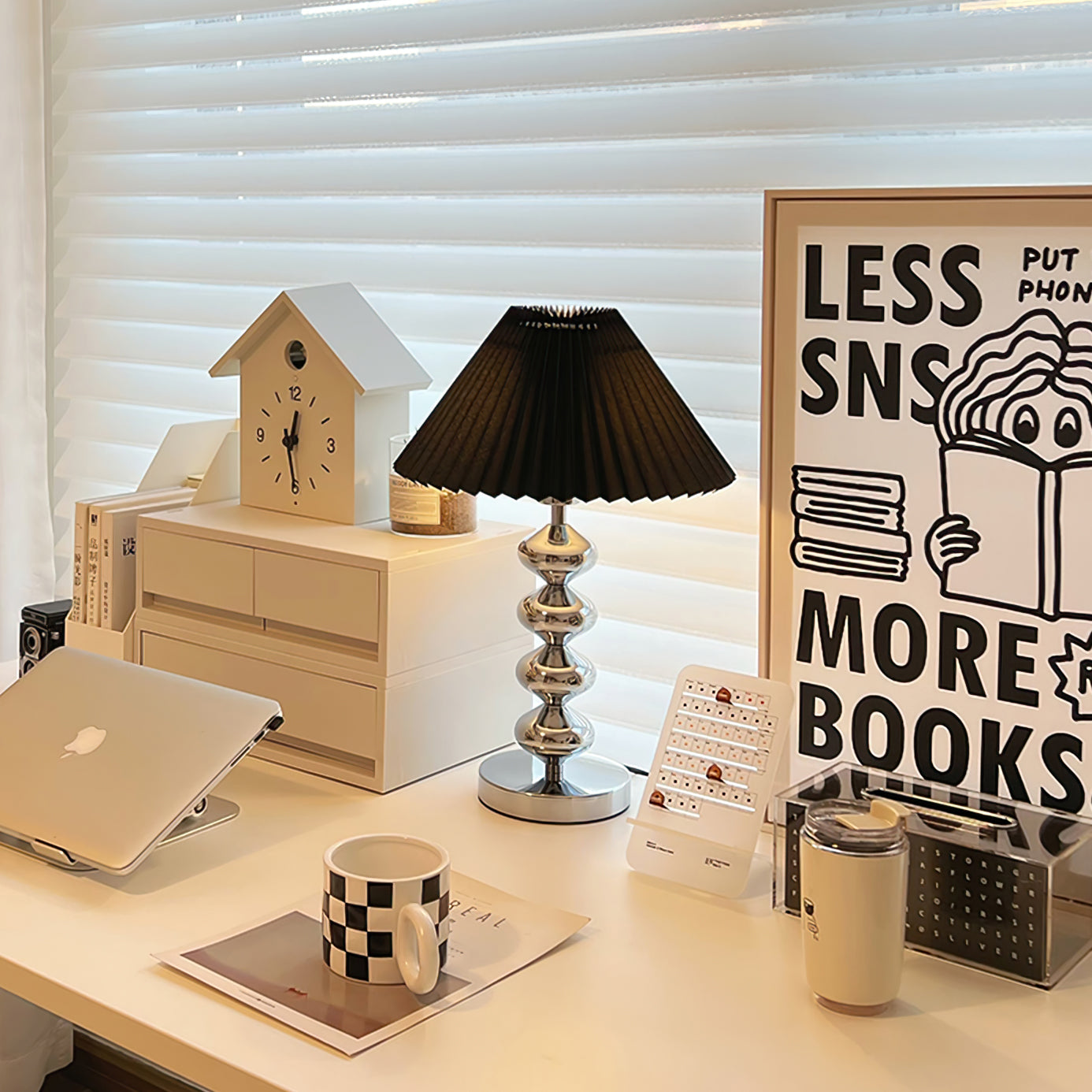 Vue latérale montrant le design rétro de la lampe