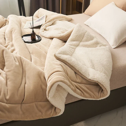 Couverture en fleece pliée, prête à être rangée