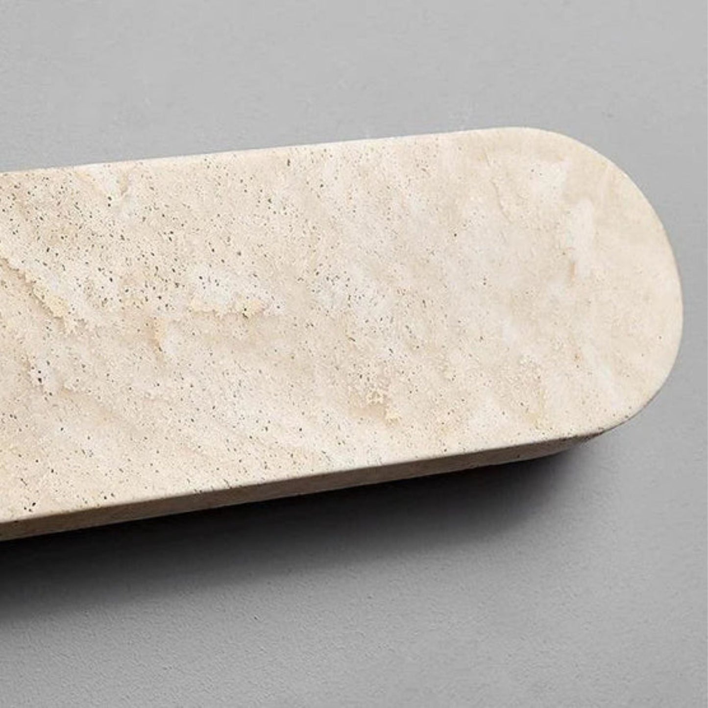 Lumière LED créant une ambiance apaisante dans une chambre