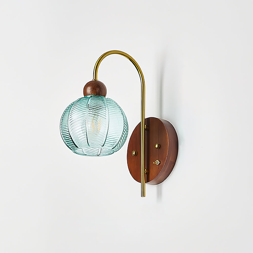 Vue rapprochée de la texture en verre et des finitions en laiton