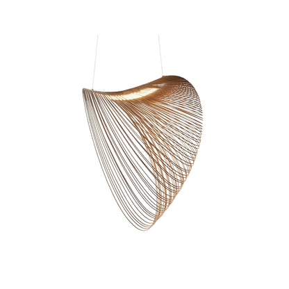 Ambiance lumineuse créée par la lampe en bois