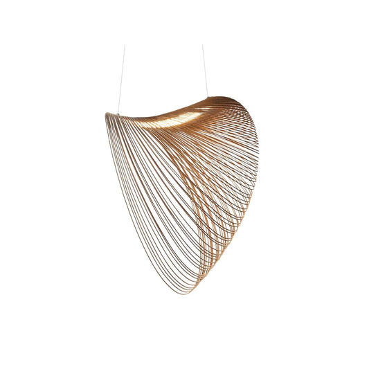 Ambiance lumineuse créée par la lampe en bois