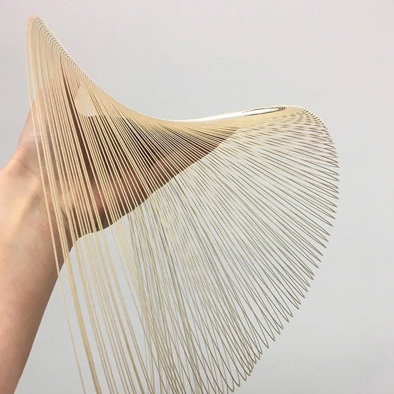 Détail du bois courbé de la lampe moderne