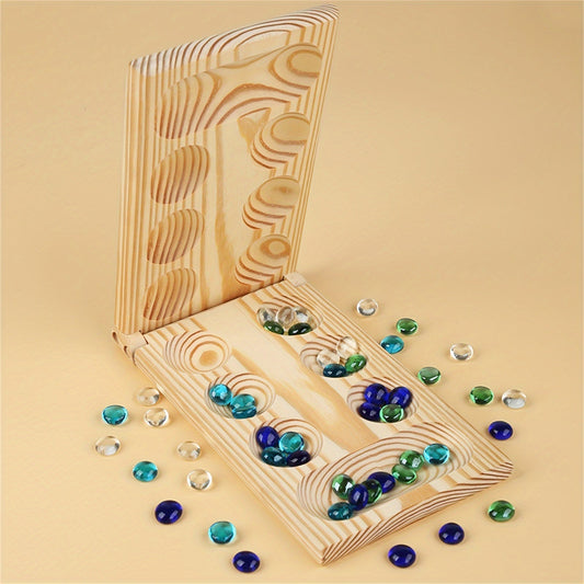 Enfant jouant au Mancala, concentré sur le plateau en bois