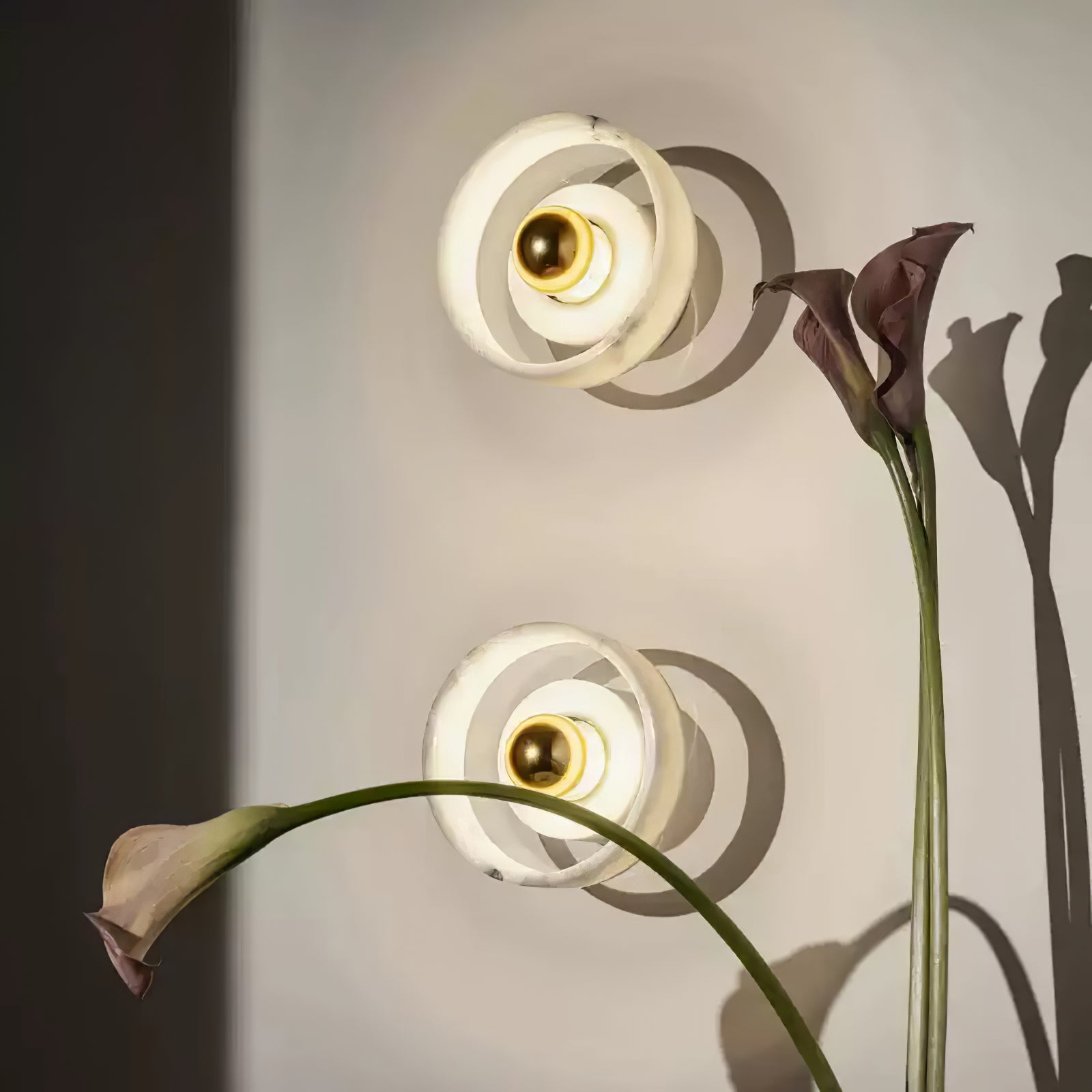 Applique murale LED installée dans une salle de bain