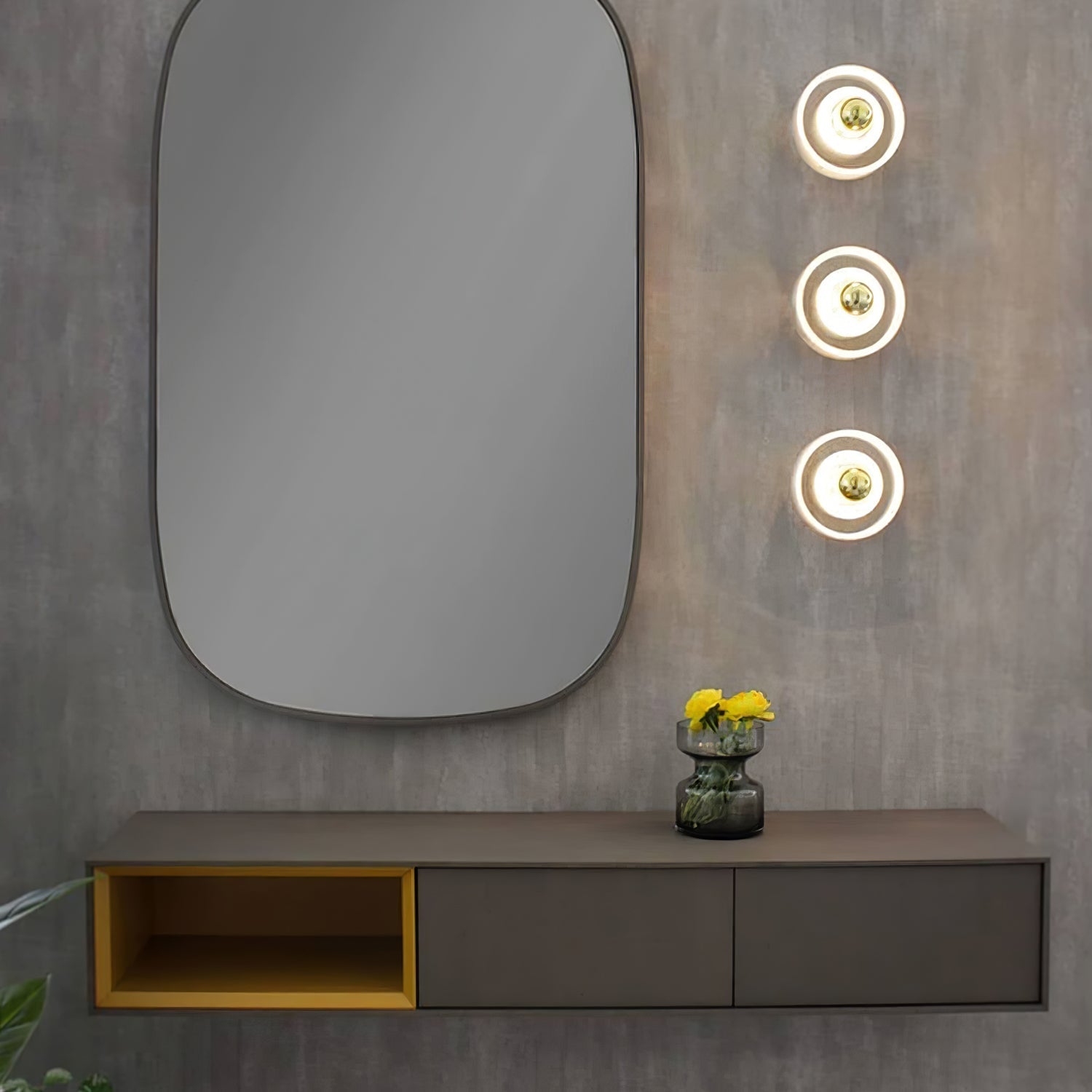Détail du noyau miroir doré de l'applique