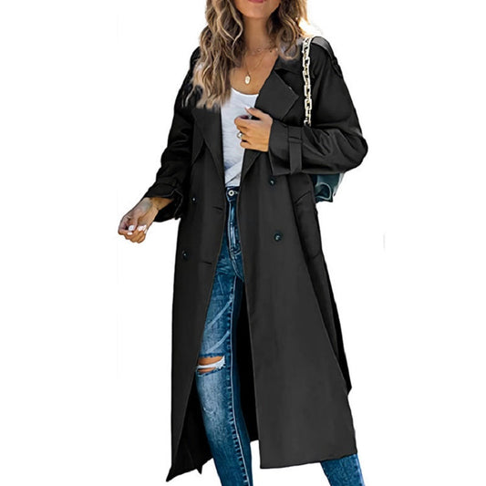 Vue arrière du manteau trench fluide et ajusté