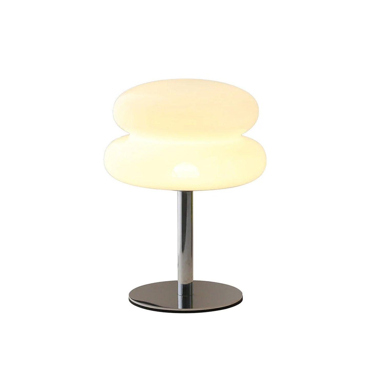 Lampe de table en verre et fer sur fond blanc