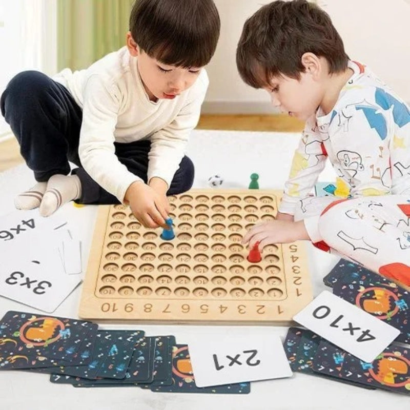 Dés et cartes utilisés pour apprendre les multiplications