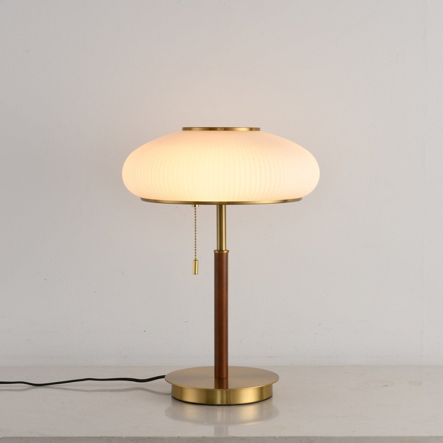 Interrupteur à tirette classique sur la lampe de table