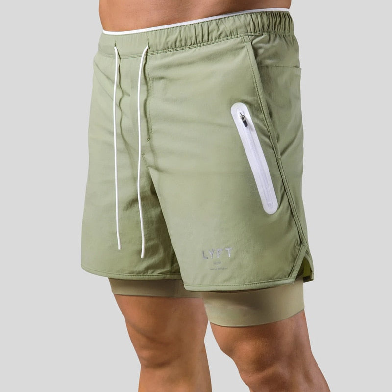 Détail des leggings de compression intégrés sous le short