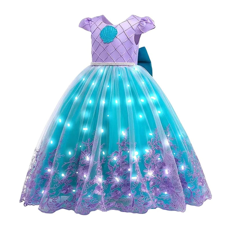 Robe de princesse vue de dos, détails lumineux