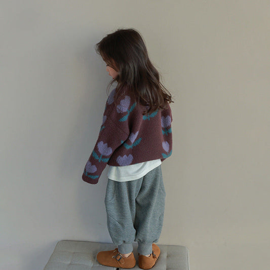 Vue de côté du pull enfant, motif tulipes, coupe ample