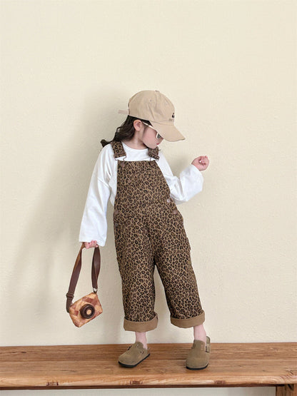 Vue arrière de la salopette léopard en coton pour fille