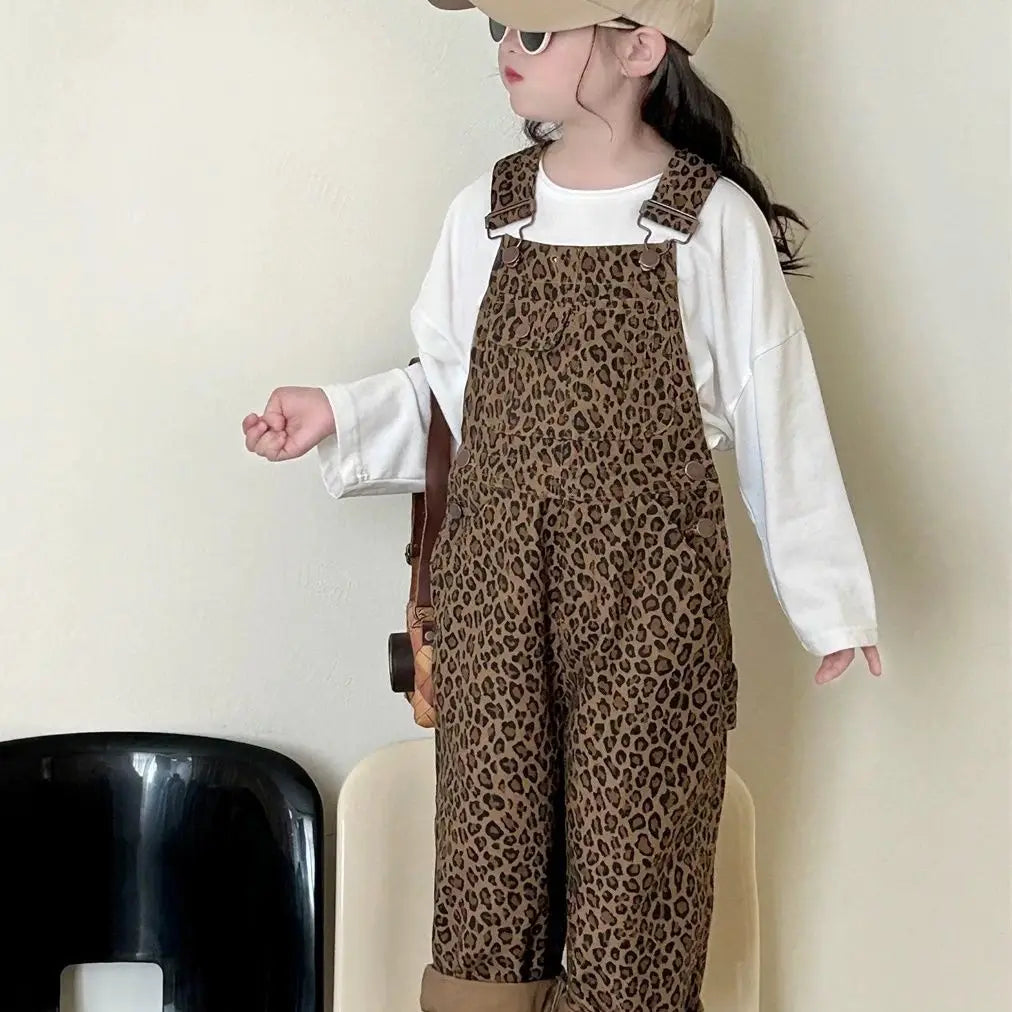 Salopette enfant avec bretelles ajustables et motif léopard