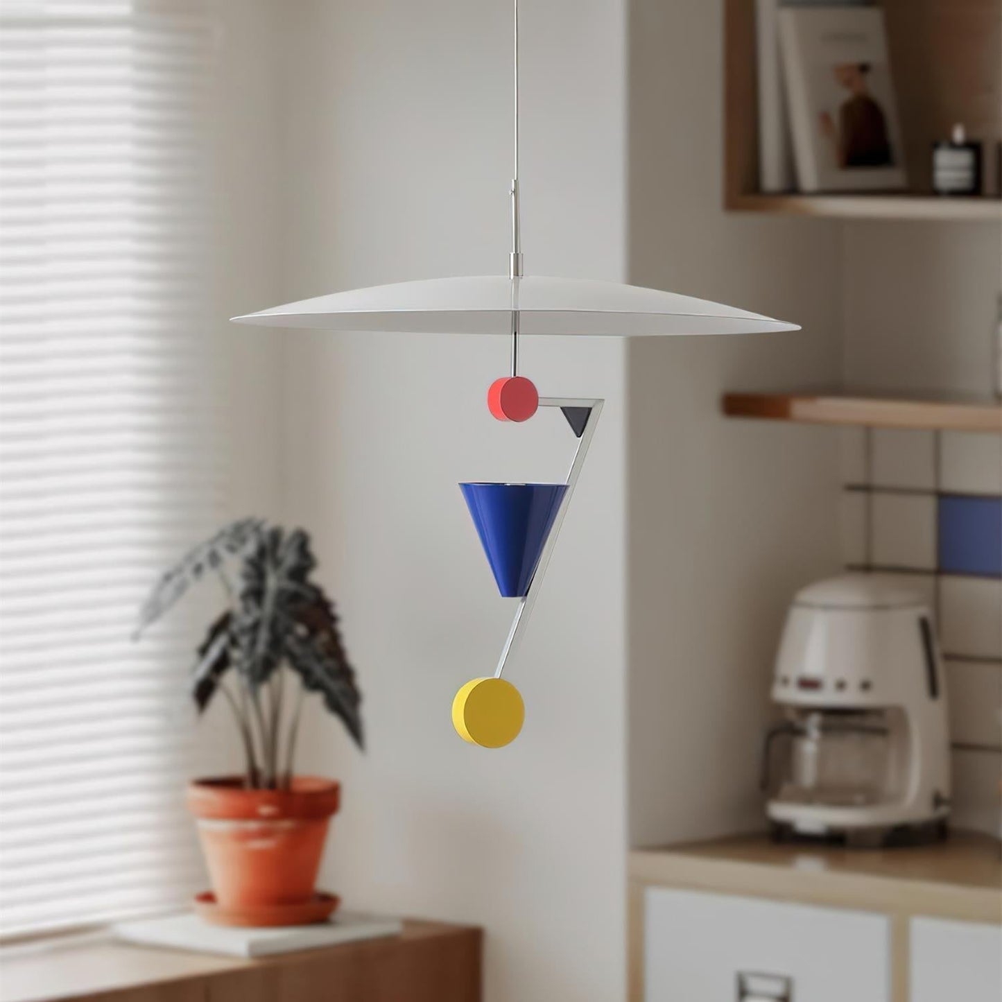 Lampe moderne avec cercles et lignes en métal