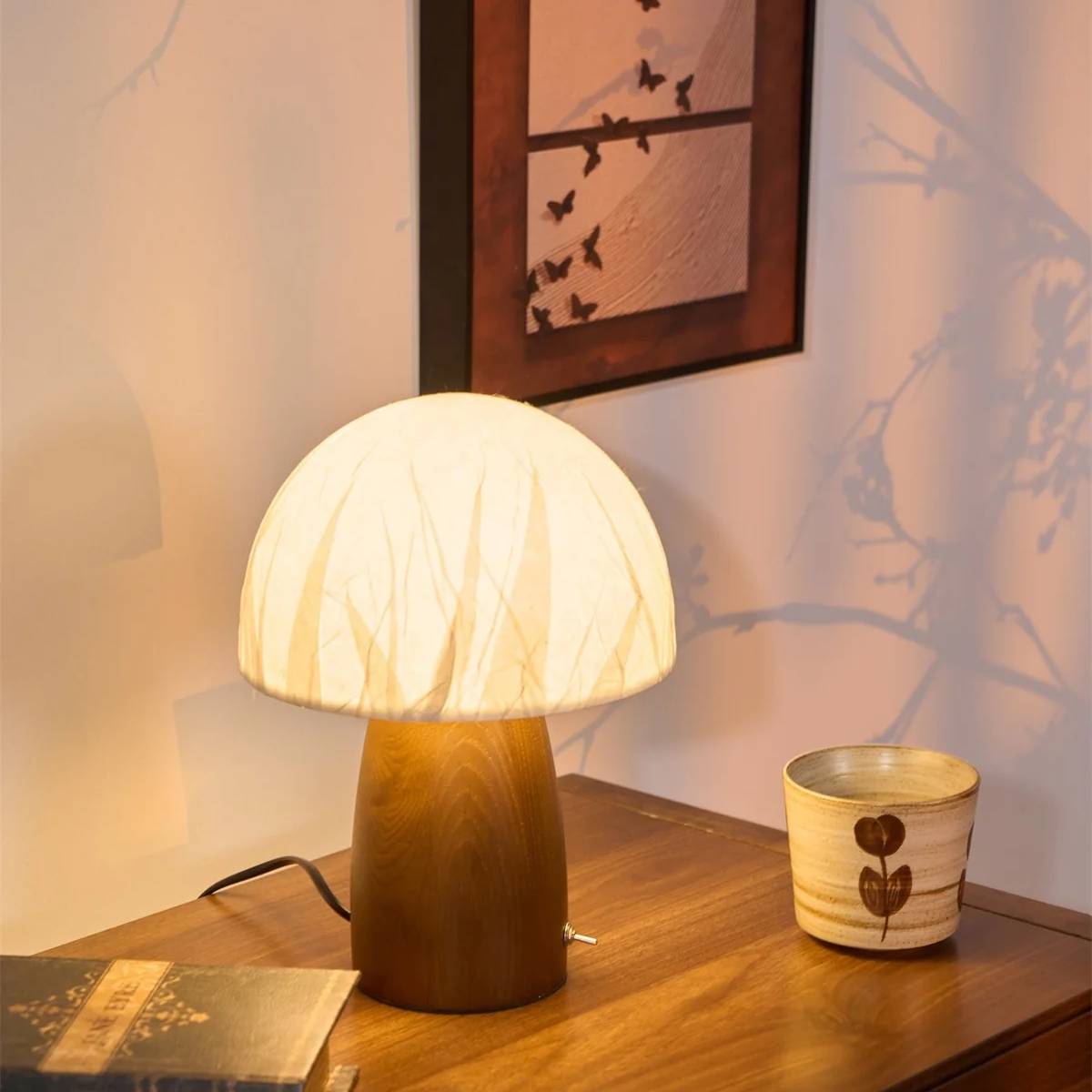 Base en bois noyer avec finition lisse et élégante