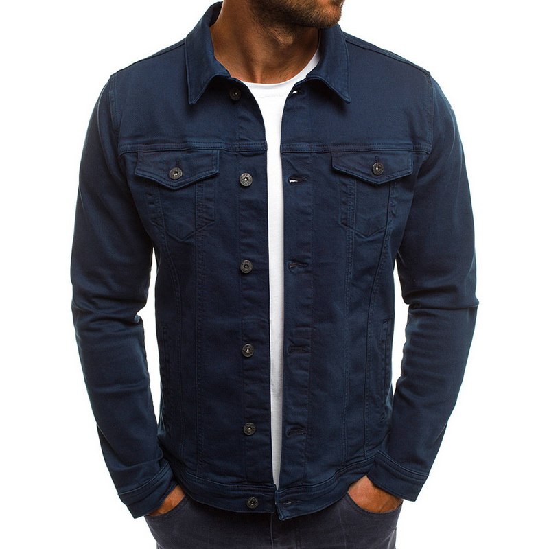 Vue arrière de la veste en jean, design intemporel