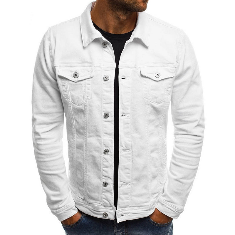 Veste en jean posée sur une chaise, couleur polyvalente