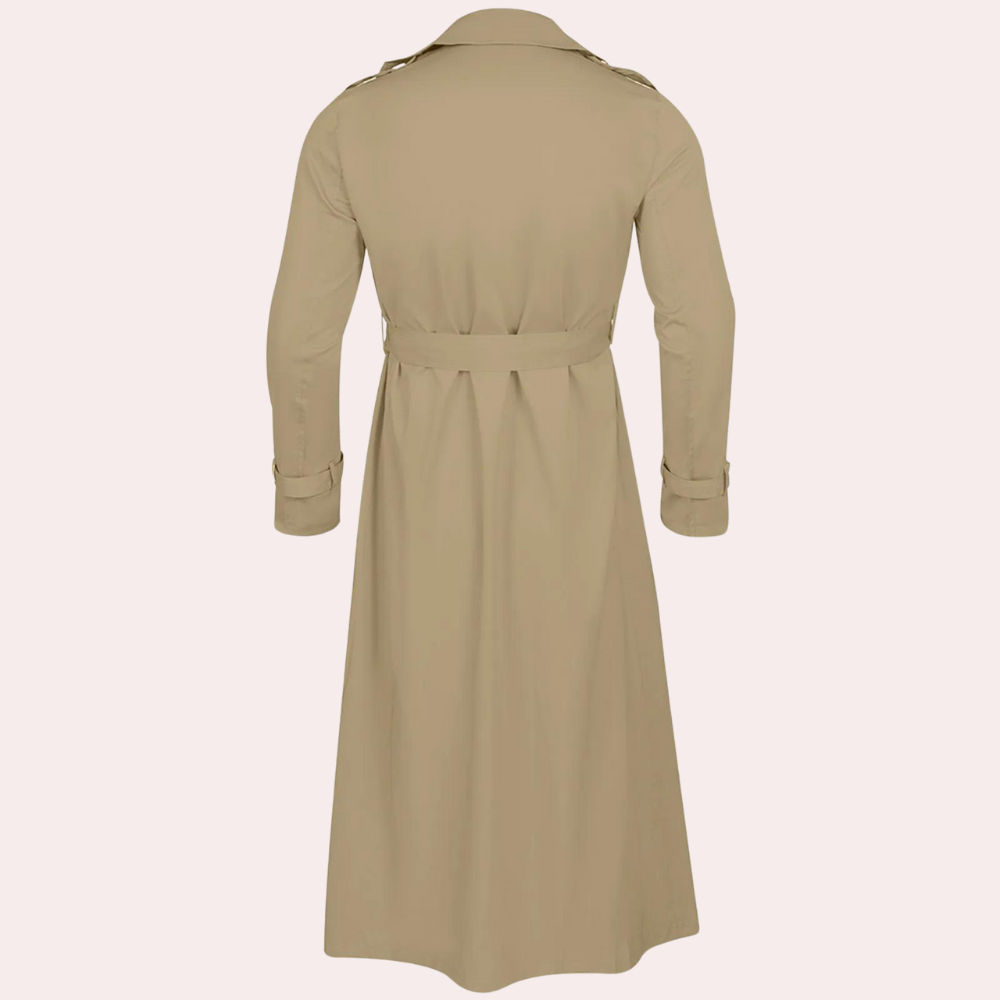Vue latérale du trench homme, mettant en valeur les larges revers