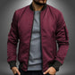 Veste bomber homme montrée de dos, coupe ajustée