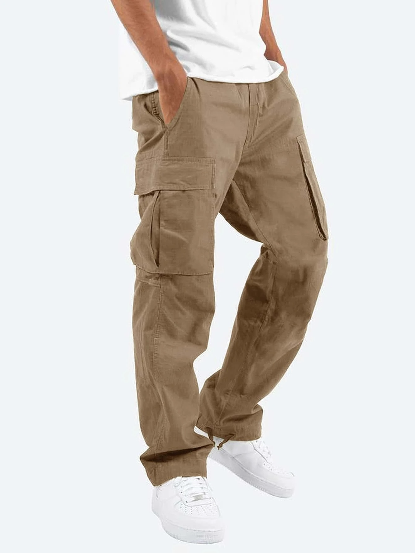 Pantalon cargo homme, détail des poches utilitaires latérales