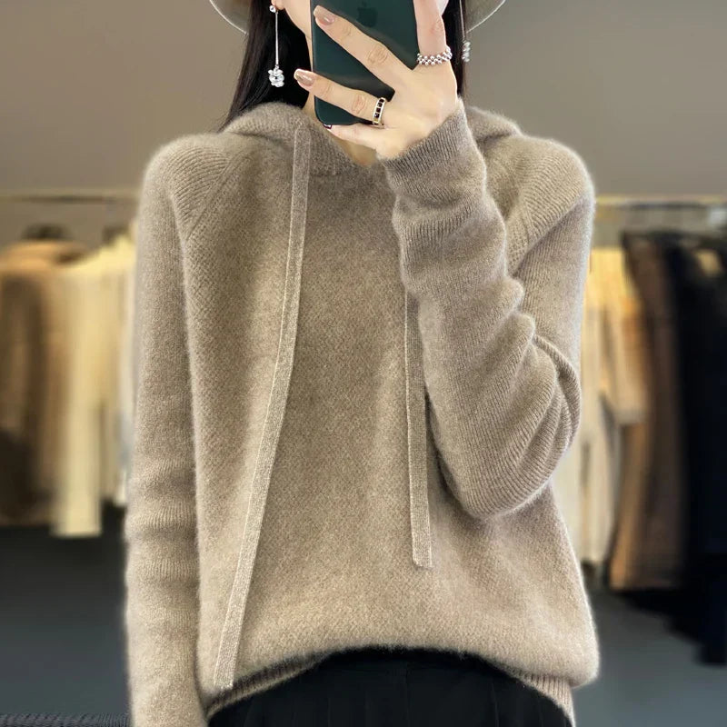 Pull en laine mérinos avec col haut et capuche