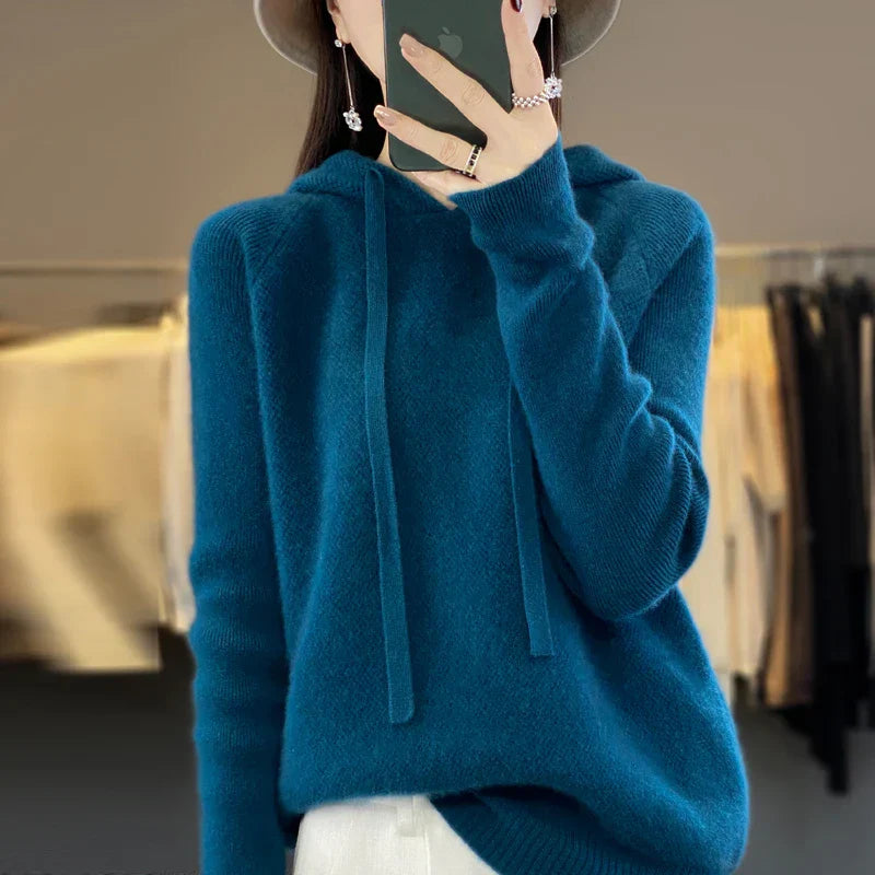 Pull en laine mérinos porté, mettant en valeur la coupe