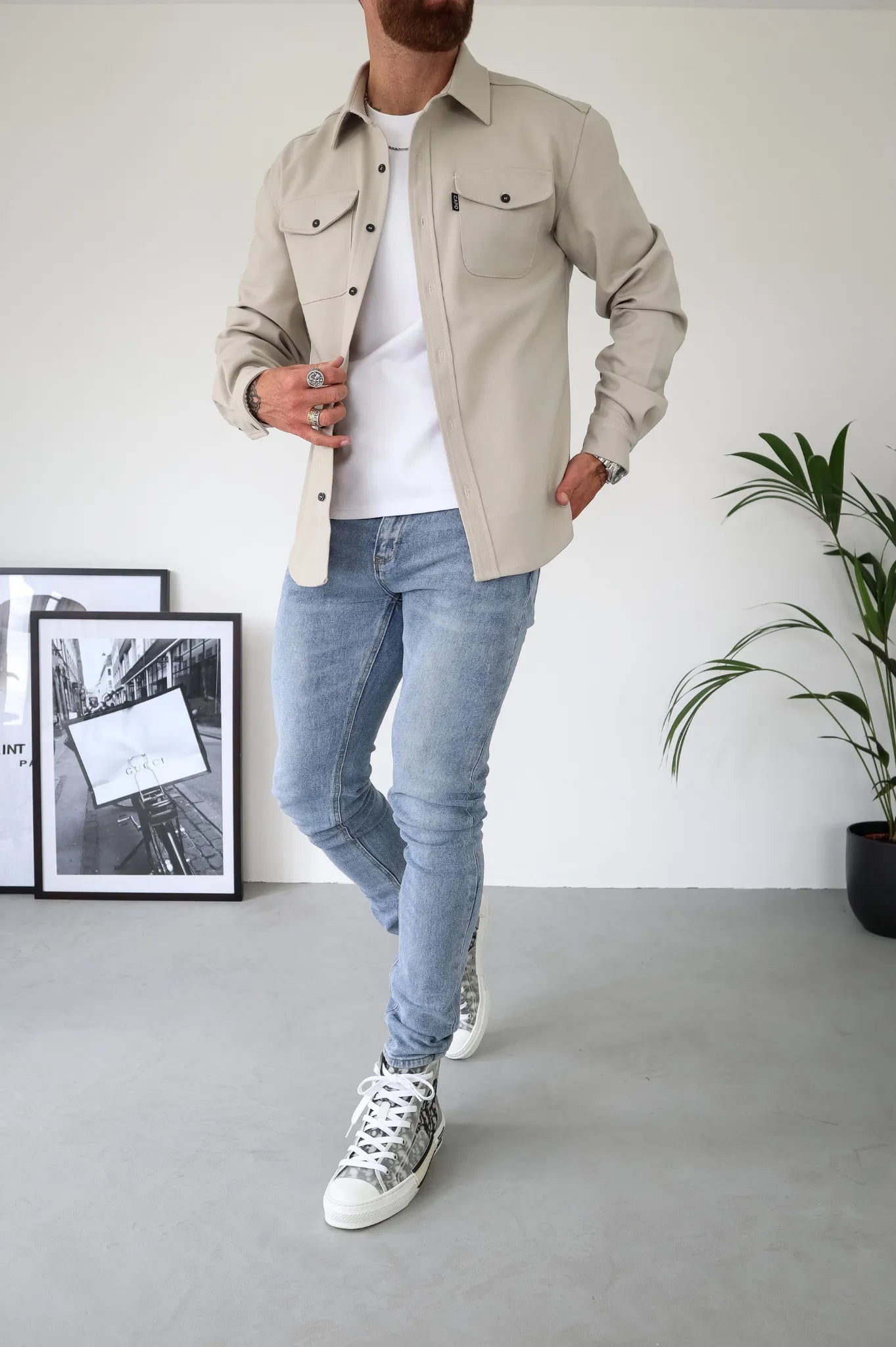 Vue de profil d'une veste décontractée pour homme