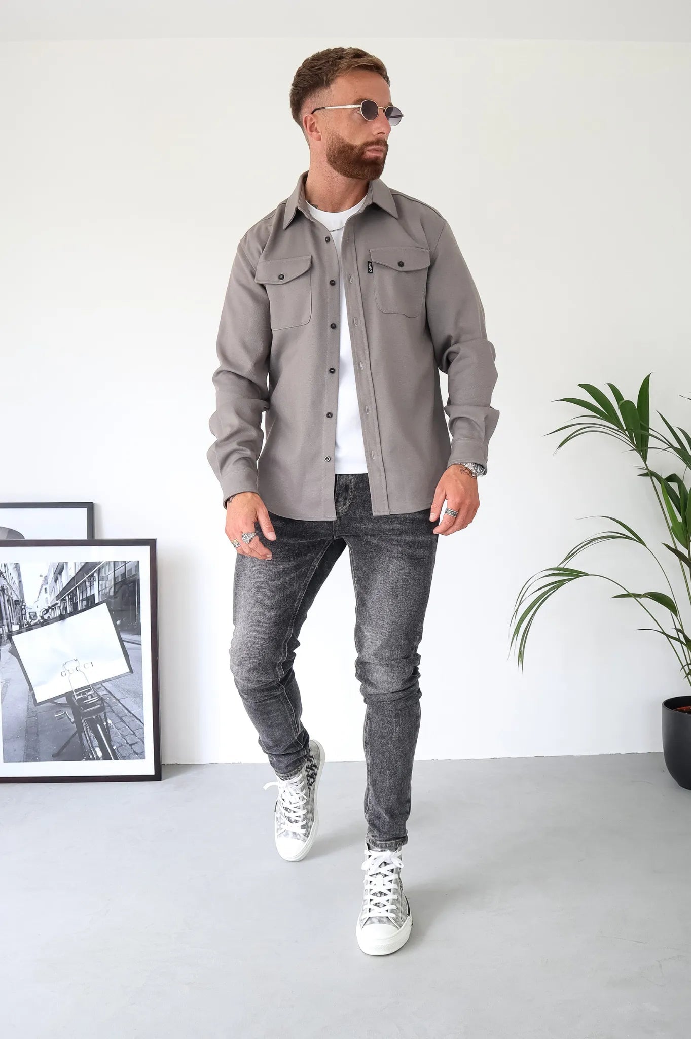 Veste homme montrant la coupe décontractée et élégante