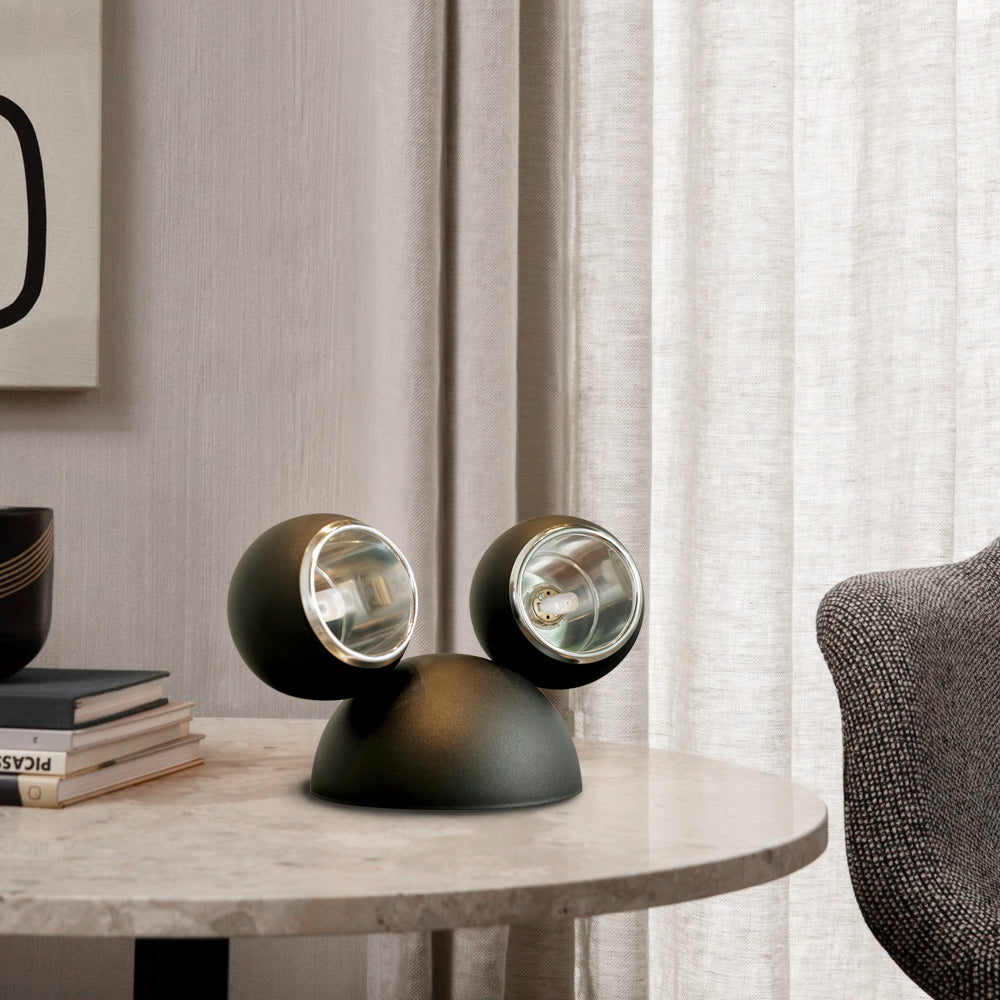 Vue latérale de la lampe, interrupteur visible sur le câble