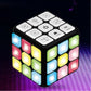 Cube puzzle multicolore avec coins arrondis en rotation