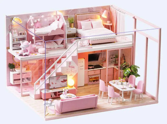 Maison de poupée en bois sur une étagère décorative