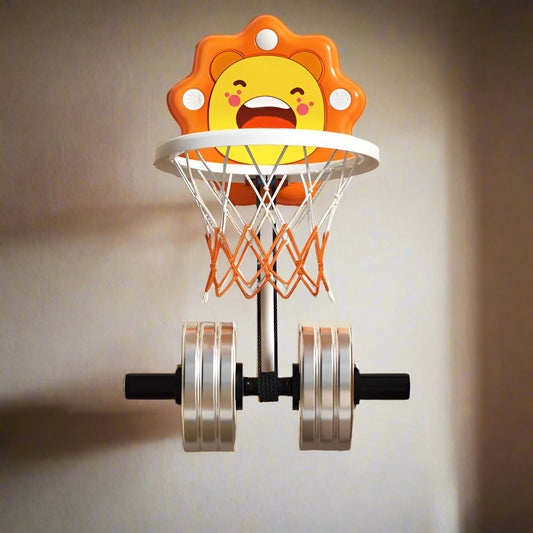 Balle de basketball douce posée à côté du panier