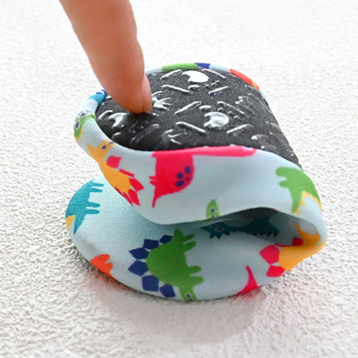 Chaussures aquatiques pour enfants, design amusant et coloré