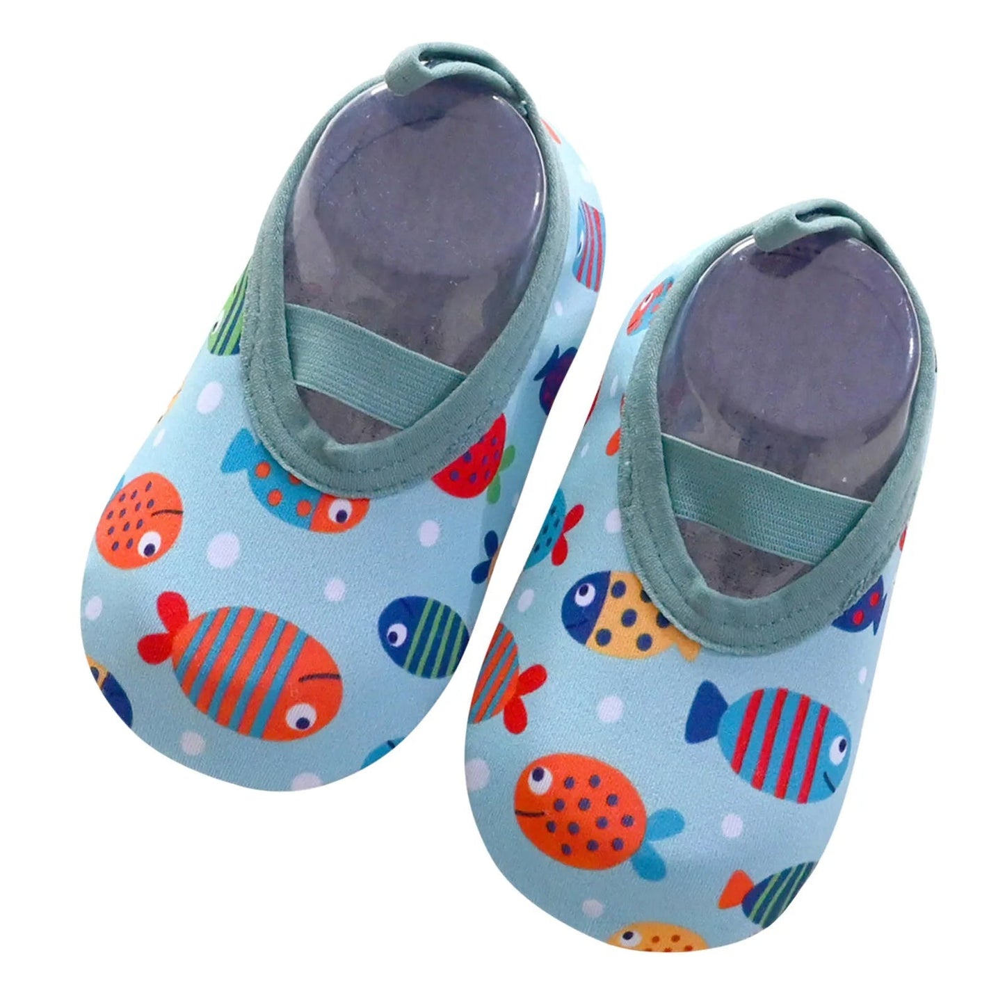 Gros plan sur les détails des chaussures aquatiques pour enfants