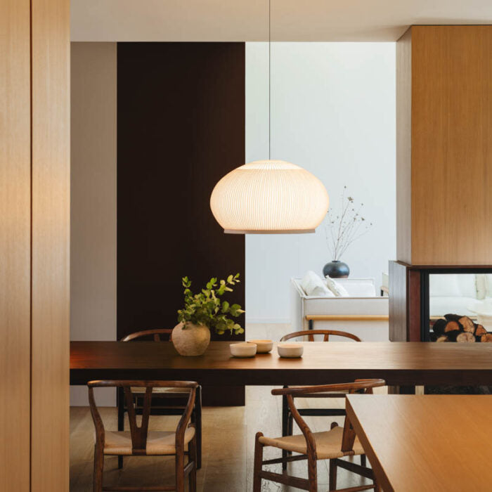 Vue en contre-plongée de la suspension allumée