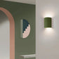 Vue rapprochée d'une applique en résine moderne
