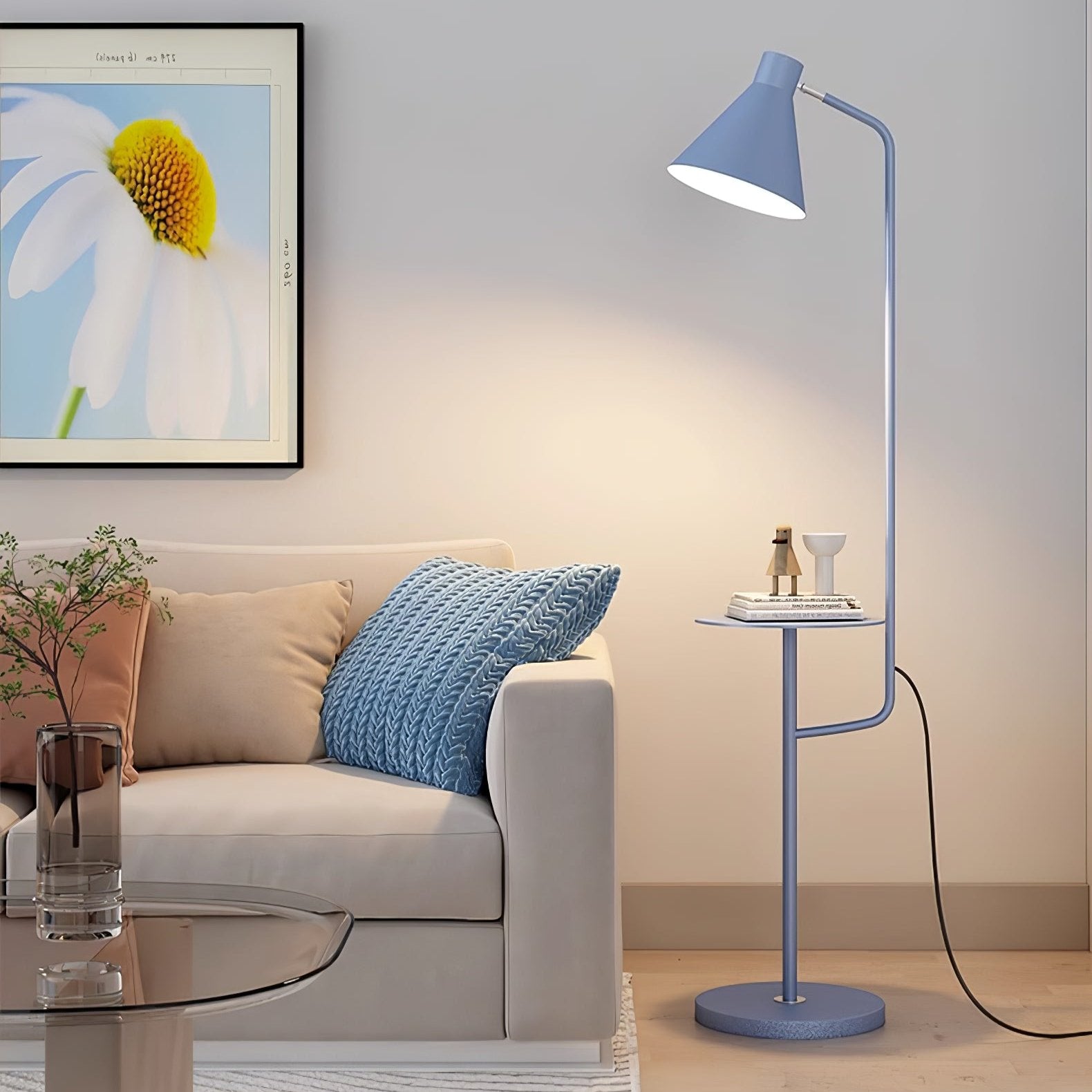 Lampe de sol en marbre avec accessoires décoratifs