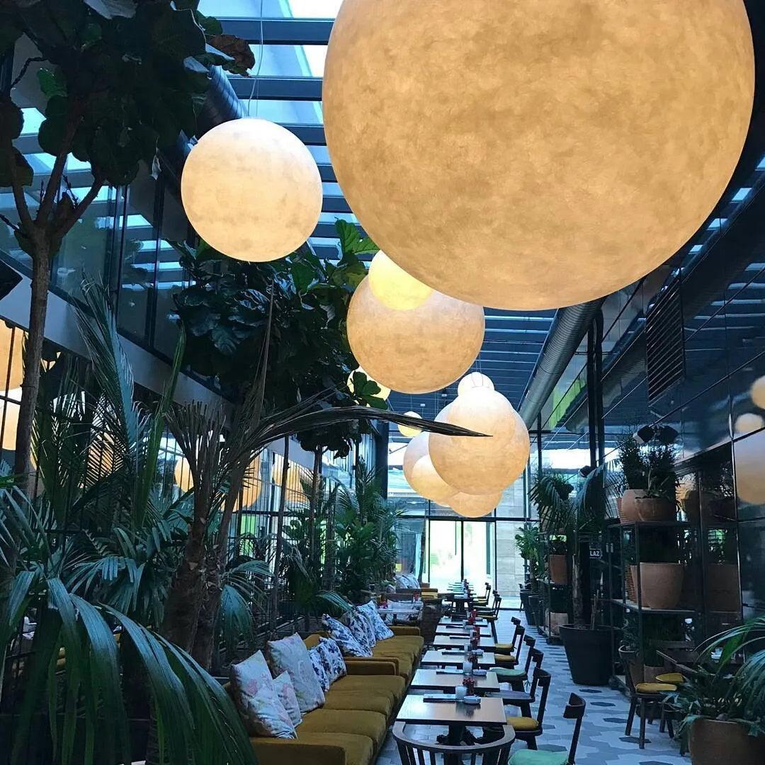 Vue rapprochée de la texture détaillée de la lampe lune