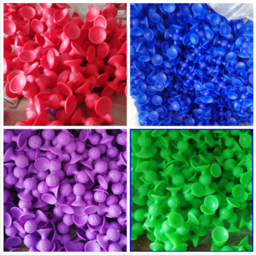 Jouet en silicone démonté, pièces dispersées sur une table