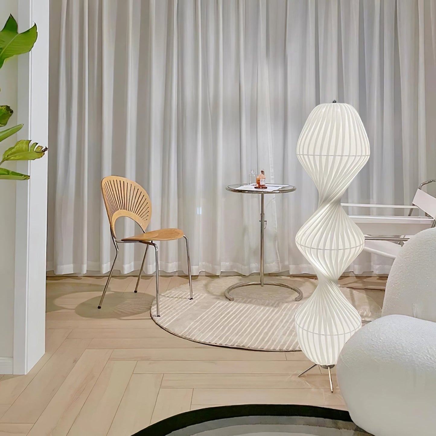 Lampe sur fond neutre, mettant en valeur son design