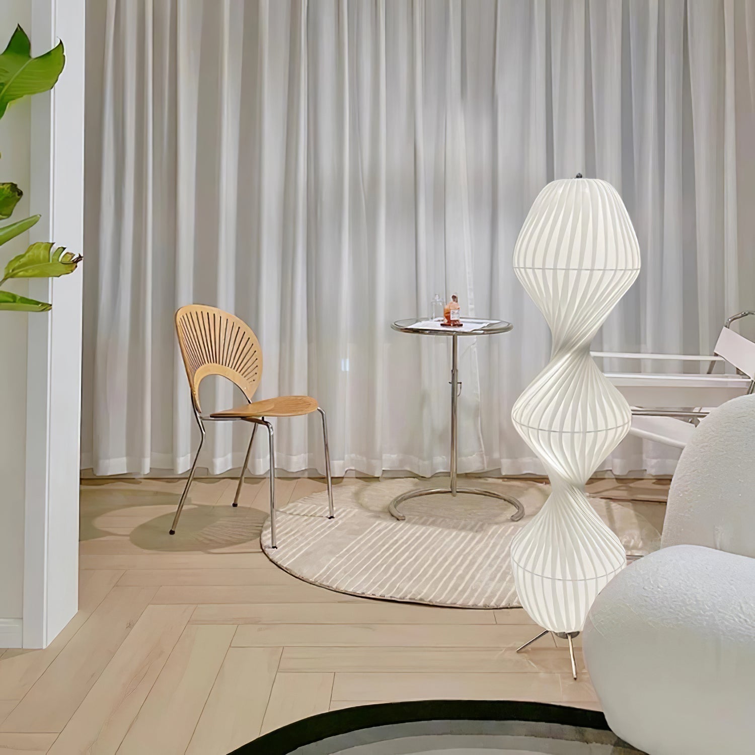 Lampe sur fond neutre, mettant en valeur son design