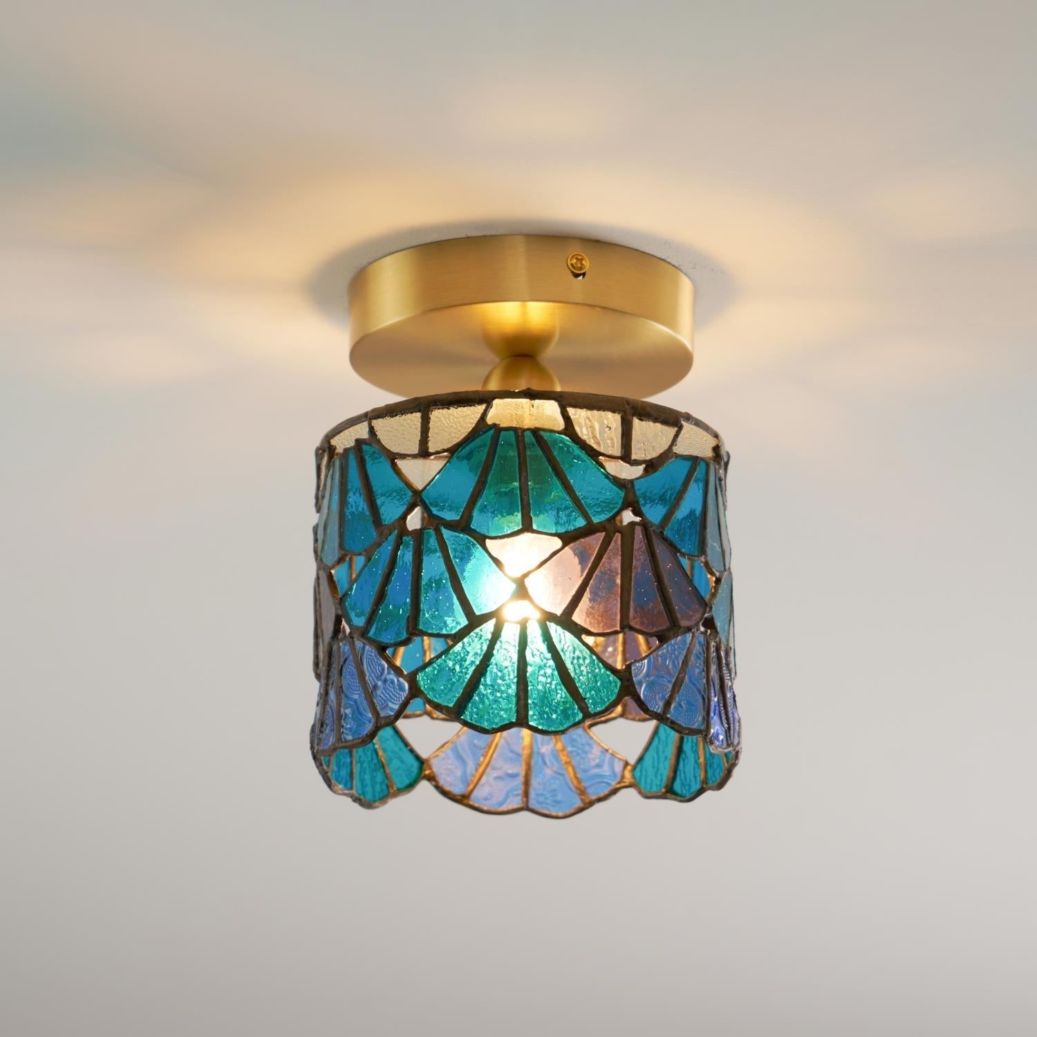 Structure en laiton de la lampe Tiffany vue de près