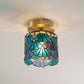 Lampe Tiffany dans un couloir, ambiance chaleureuse