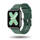 Montre connectée sur un poignet, affichant des notifications intelligentes